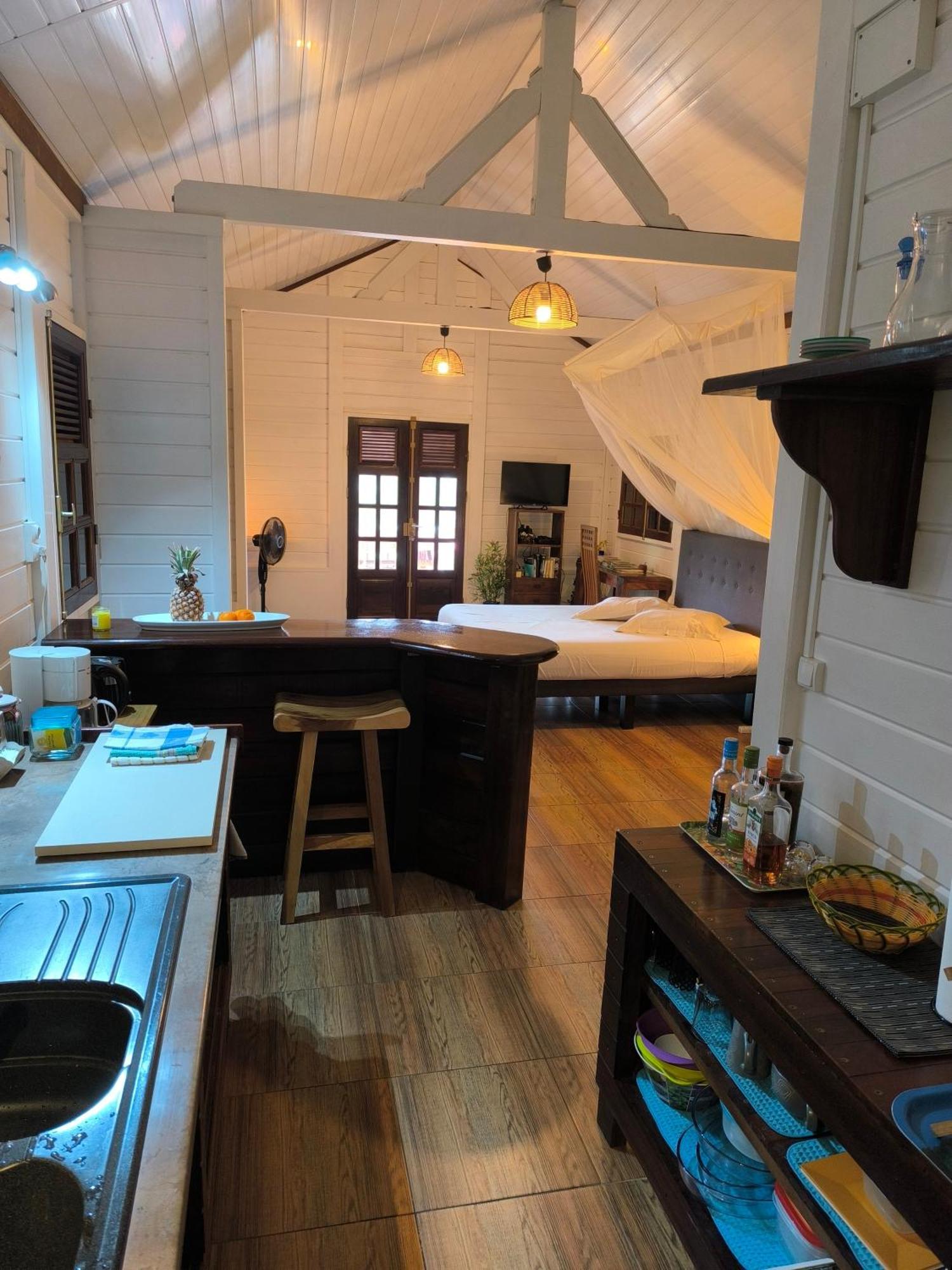 Studio BRAZILIA Bois et Nature, terrasse avec vue sur les Pitons Le Robert Extérieur photo